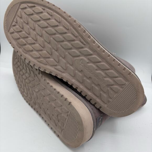 Koolaburra by Ugg Koola Short Grey Shearling Boots, size 8 W - Picture 8 of 8